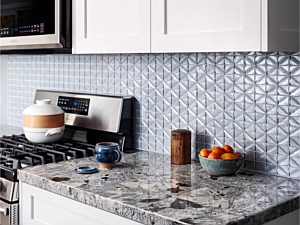 Oceanside Glass - Prelude B in Silverlight Irid